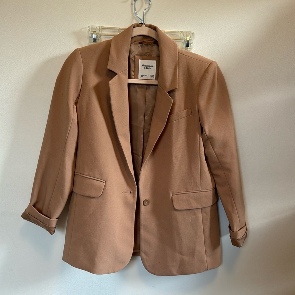Abercrombie & Fitch relaxed blazer in tan
